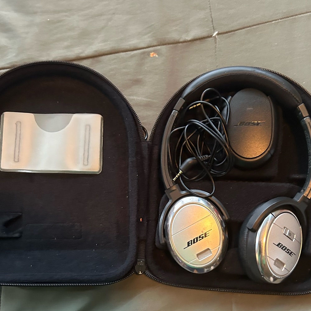 Bose QuietComfort 3 (QC3) Noise Cancelling Wired Headphones